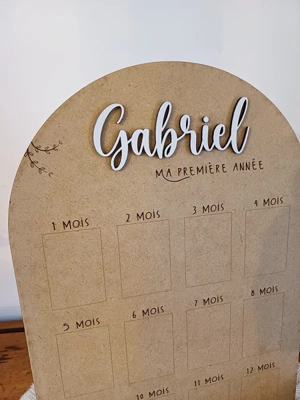 Panneau photos personnalisé "Ma première année" | Produit | Laser Spark | Objets de décoration et accessoires en gravure laser | Décoration pour votre intérieur et tous vos événements, idées cadeaux, accessoires originaux