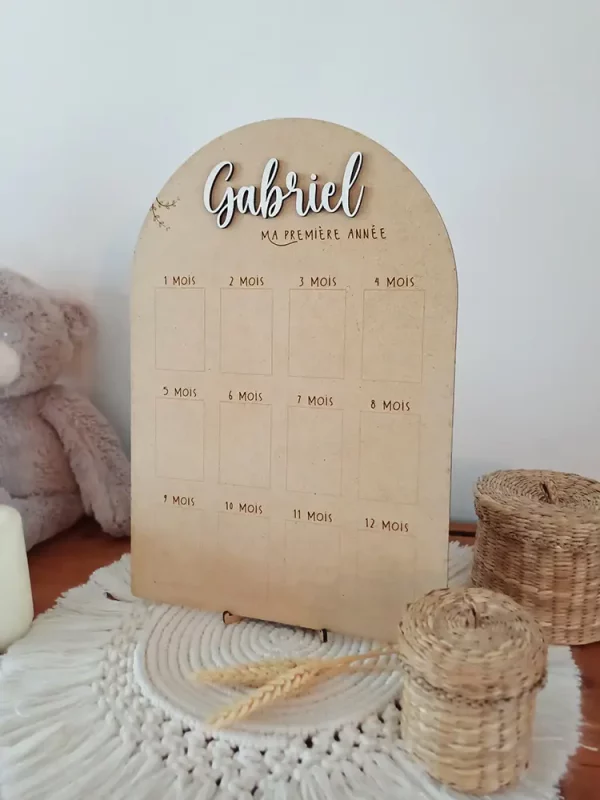Panneau photos personnalisé "Ma première année" | Produit | Laser Spark | Objets de décoration et accessoires en gravure laser | Décoration pour votre intérieur et tous vos événements, idées cadeaux, accessoires originaux