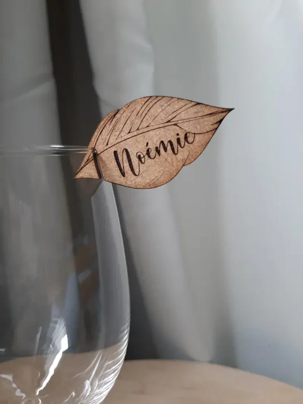 Marque place pour verre en bois | Produit | Laser Spark | Objets de décoration et accessoires en gravure laser | Décoration pour votre intérieur et tous vos événements, idées cadeaux, accessoires originaux