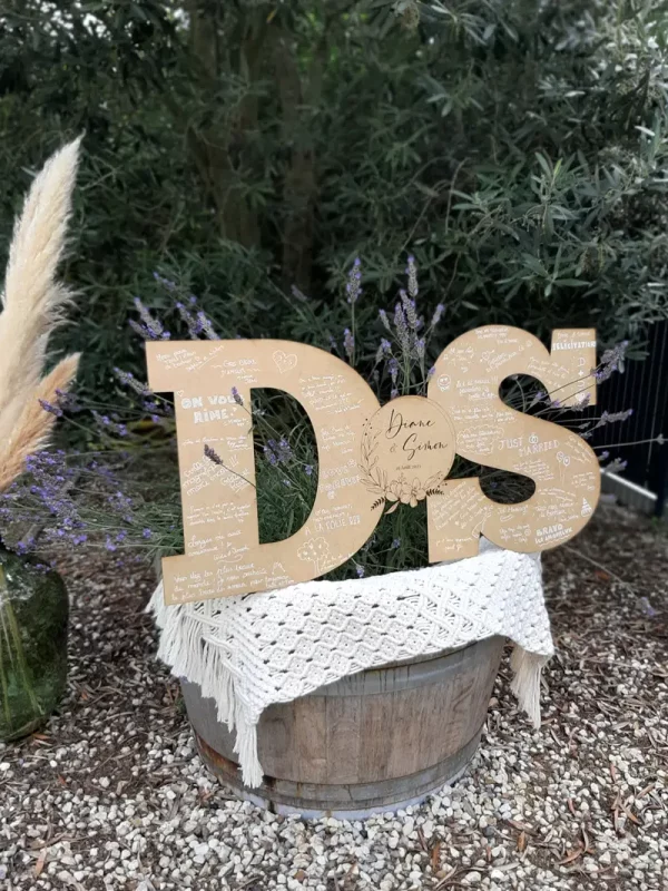 Livre d'or alternatif XXL initiales des mariés | Produit | Laser Spark | Objets de décoration et accessoires en gravure laser | Décoration pour votre intérieur et tous vos événements, idées cadeaux, accessoires originaux