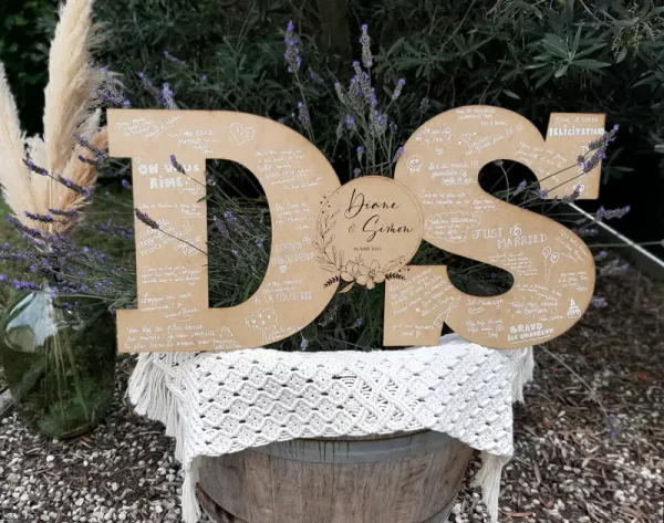 Livre d'or alternatif XXL initiales des mariés | Produit | Laser Spark | Objets de décoration et accessoires en gravure laser | Décoration pour votre intérieur et tous vos événements, idées cadeaux, accessoires originaux