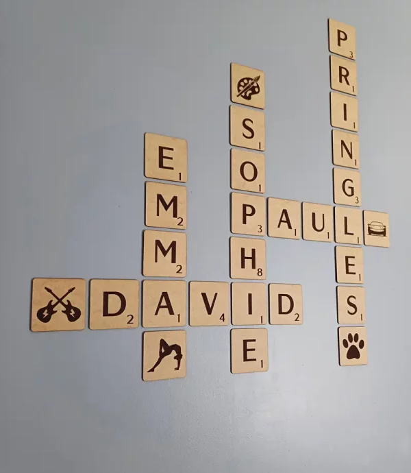 Lettres de Scrabble géantes à accrocher | Produit | Laser Spark | Objets de décoration et accessoires en gravure laser | Décoration pour votre intérieur et tous vos événements, idées cadeaux, accessoires originaux