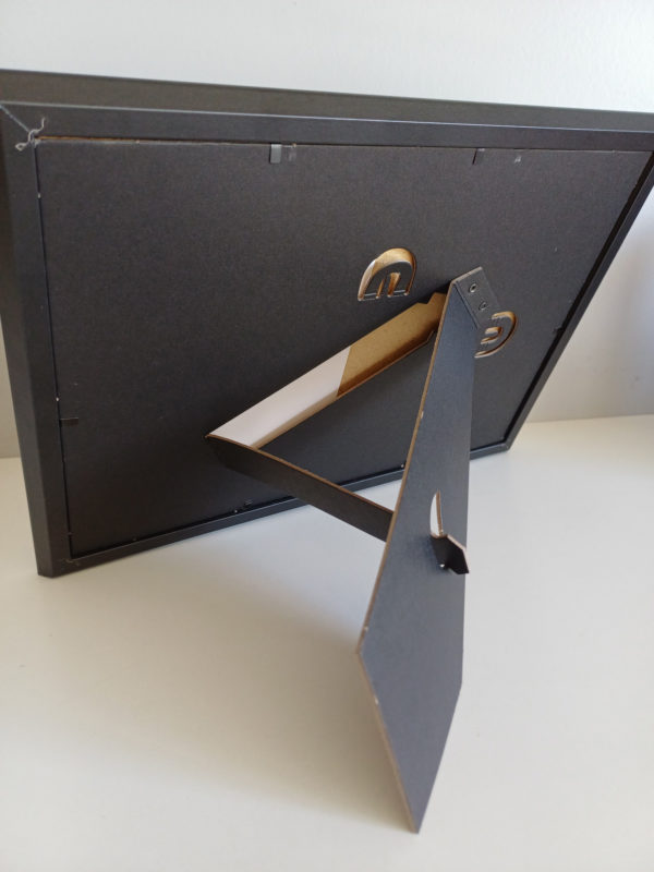 Cadre de présentation pour médaille personnalisé avec photo souvenir | Produit | Laser Spark | Objets de décoration et accessoires en gravure laser | Décoration pour votre intérieur et tous vos événements, idées cadeaux, accessoires originaux