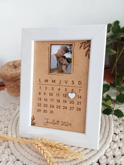 Cadre de couple personnalisé avec photo, souvenir date de rencontre ou de mariage | Produit | Laser Spark | Objets de décoration et accessoires en gravure laser | Décoration pour votre intérieur et tous vos événements, idées cadeaux, accessoires originaux