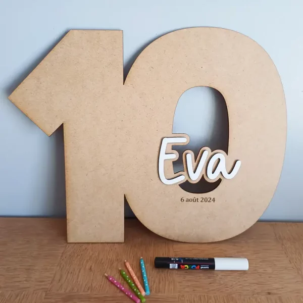Livre d'or d'anniversaire en bois découpé à la forme de l'âge | Produit | Laser Spark | Objets de décoration et accessoires en gravure laser | Décoration pour votre intérieur et tous vos événements, idées cadeaux, accessoires originaux