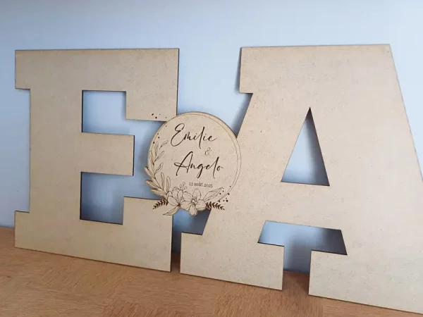 Livre d'or alternatif XXL initiales des mariés | Produit | Laser Spark | Objets de décoration et accessoires en gravure laser | Décoration pour votre intérieur et tous vos événements, idées cadeaux, accessoires originaux