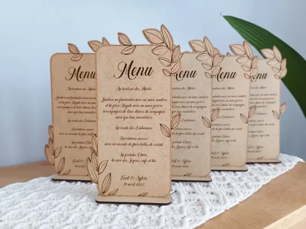 Menu et nom de table en bois personnalisés | Produit | Laser Spark | Objets de décoration et accessoires en gravure laser | Décoration pour votre intérieur et tous vos événements, idées cadeaux, accessoires originaux
