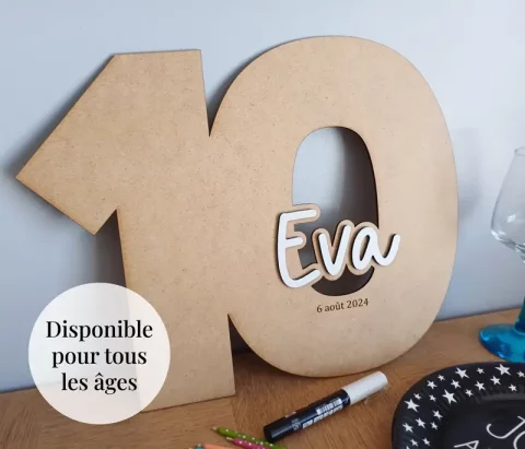 Livre d'or d'anniversaire en bois découpé à la forme de l'âge | Produit | Laser Spark | Objets de décoration et accessoires en gravure laser | Décoration pour votre intérieur et tous vos événements, idées cadeaux, accessoires originaux