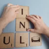 Lettres de Scrabble géantes à accrocher | Produit | Laser Spark | Objets de décoration et accessoires en gravure laser | Décoration pour votre intérieur et tous vos événements, idées cadeaux, accessoires originaux