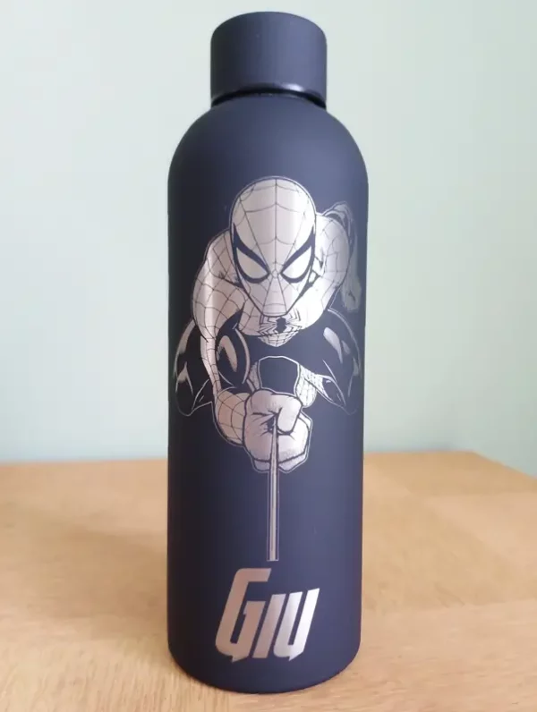 Gourde personnalisée Marvel | Produit | Laser Spark | Objets de décoration et accessoires en gravure laser | Décoration pour votre intérieur et tous vos événements, idées cadeaux, accessoires originaux
