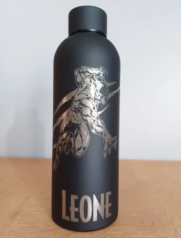 Gourde personnalisée Marvel | Produit | Laser Spark | Objets de décoration et accessoires en gravure laser | Décoration pour votre intérieur et tous vos événements, idées cadeaux, accessoires originaux