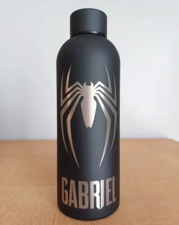 Gourde personnalisée Marvel | Produit | Laser Spark | Objets de décoration et accessoires en gravure laser | Décoration pour votre intérieur et tous vos événements, idées cadeaux, accessoires originaux