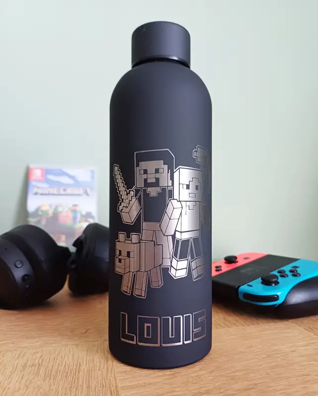 Gourde personnalisée gamers jeux vidéo | Produit | Laser Spark | Objets de décoration et accessoires en gravure laser | Décoration pour votre intérieur et tous vos événements, idées cadeaux, accessoires originaux