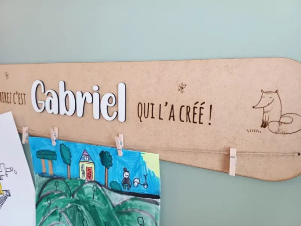 Présentoir dessins d'enfants | Produit | Laser Spark | Objets de décoration et accessoires en gravure laser | Décoration pour votre intérieur et tous vos événements, idées cadeaux, accessoires originaux