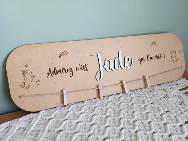 Présentoir dessins d'enfants | Produit | Laser Spark | Objets de décoration et accessoires en gravure laser | Décoration pour votre intérieur et tous vos événements, idées cadeaux, accessoires originaux